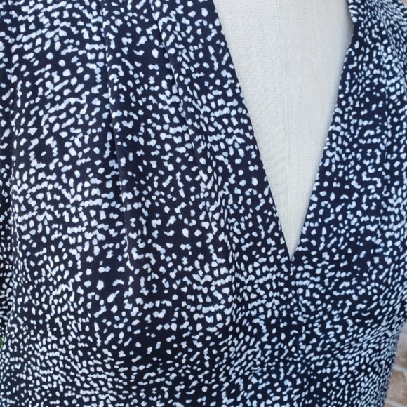 Vince Camuto v neck sleeveless top sz S - Picture 2 of 6